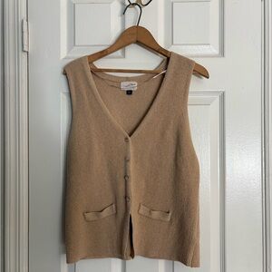 Women’s front button vest - universal thread